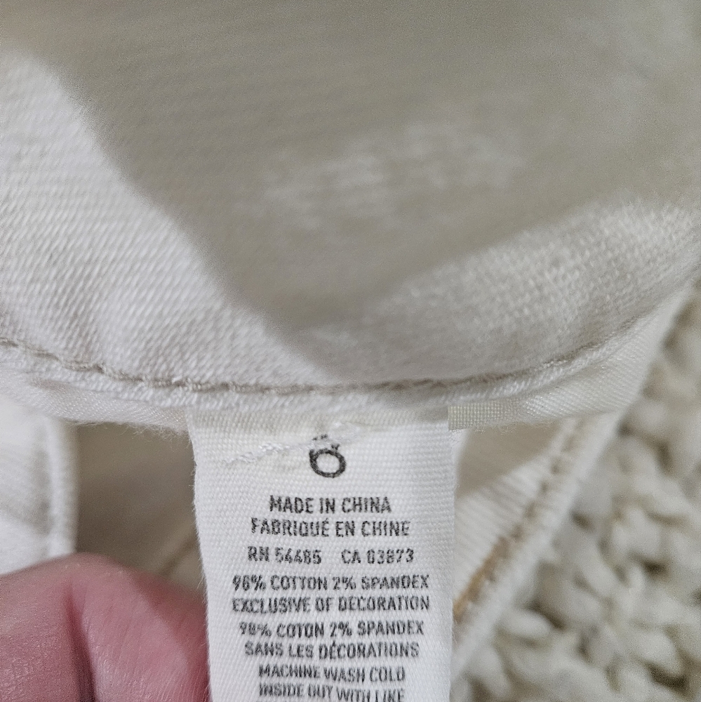 American Eagle Outfitters White Jean Shorts with Frayed Hem SIZE 6 - Picture 4 of 4